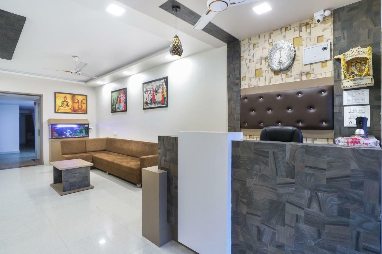 Naroda Oyo 47110 Hotel Royal Palace מראה חיצוני תמונה