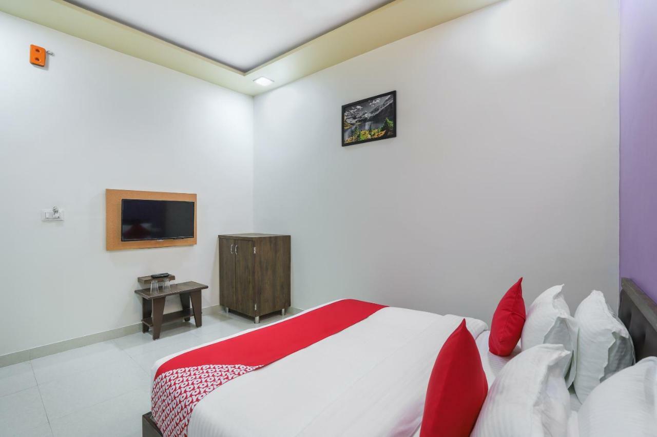 Naroda Oyo 47110 Hotel Royal Palace מראה חיצוני תמונה